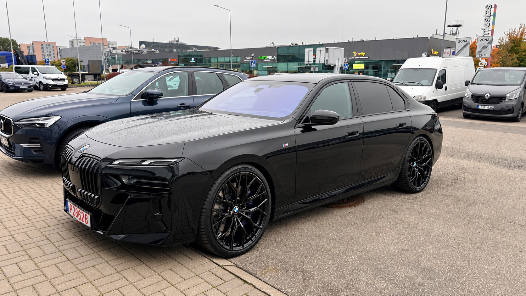 BMW i7